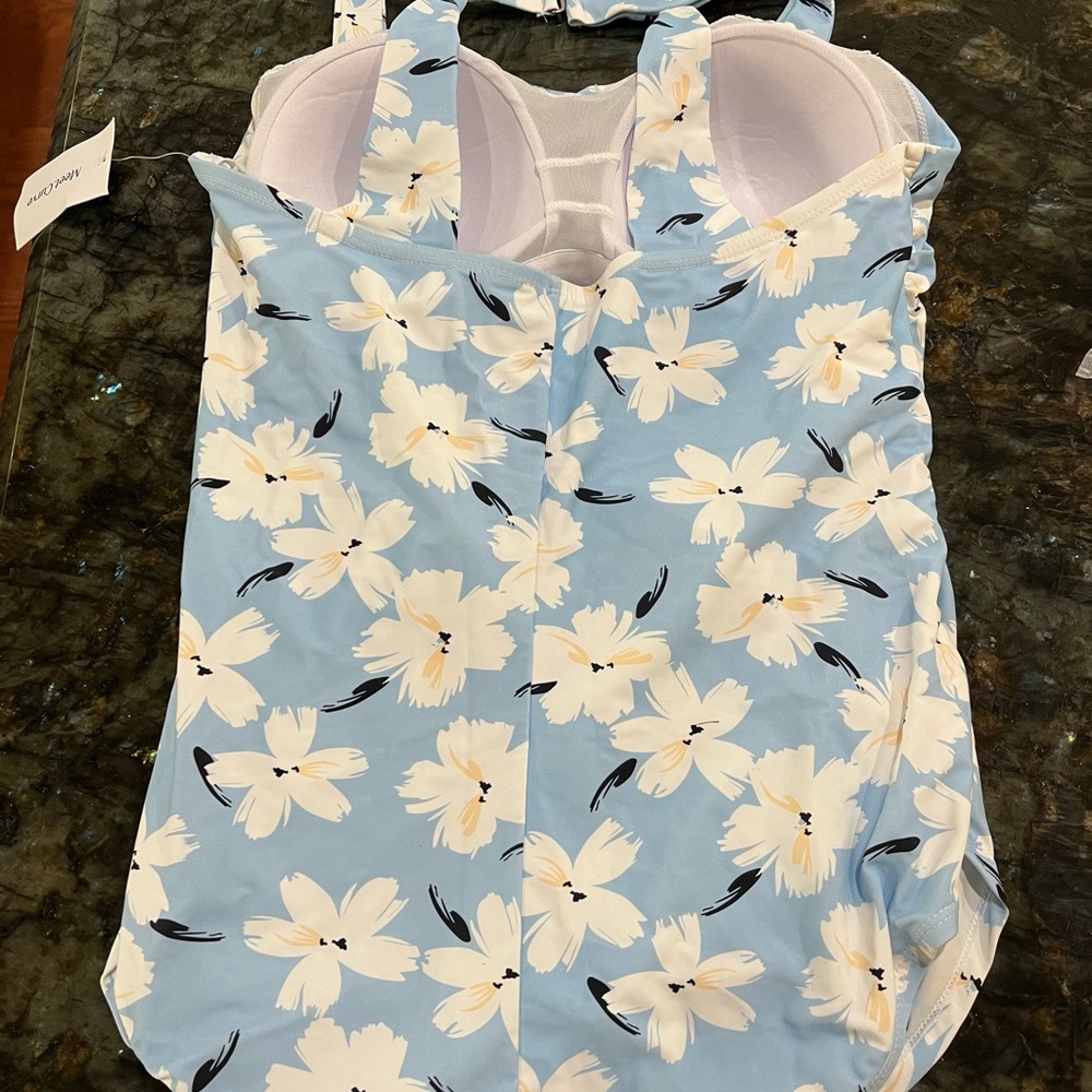 Brand NEW with tags. Never worn ordered the wrong size.